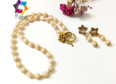 Cream agate semiprecious necklace