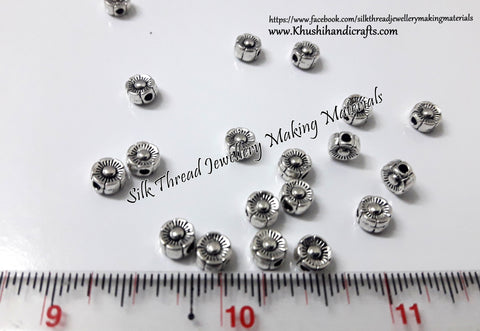Antique silver Round flower metal spacers.Sold as a set of 40 beads -SP66
