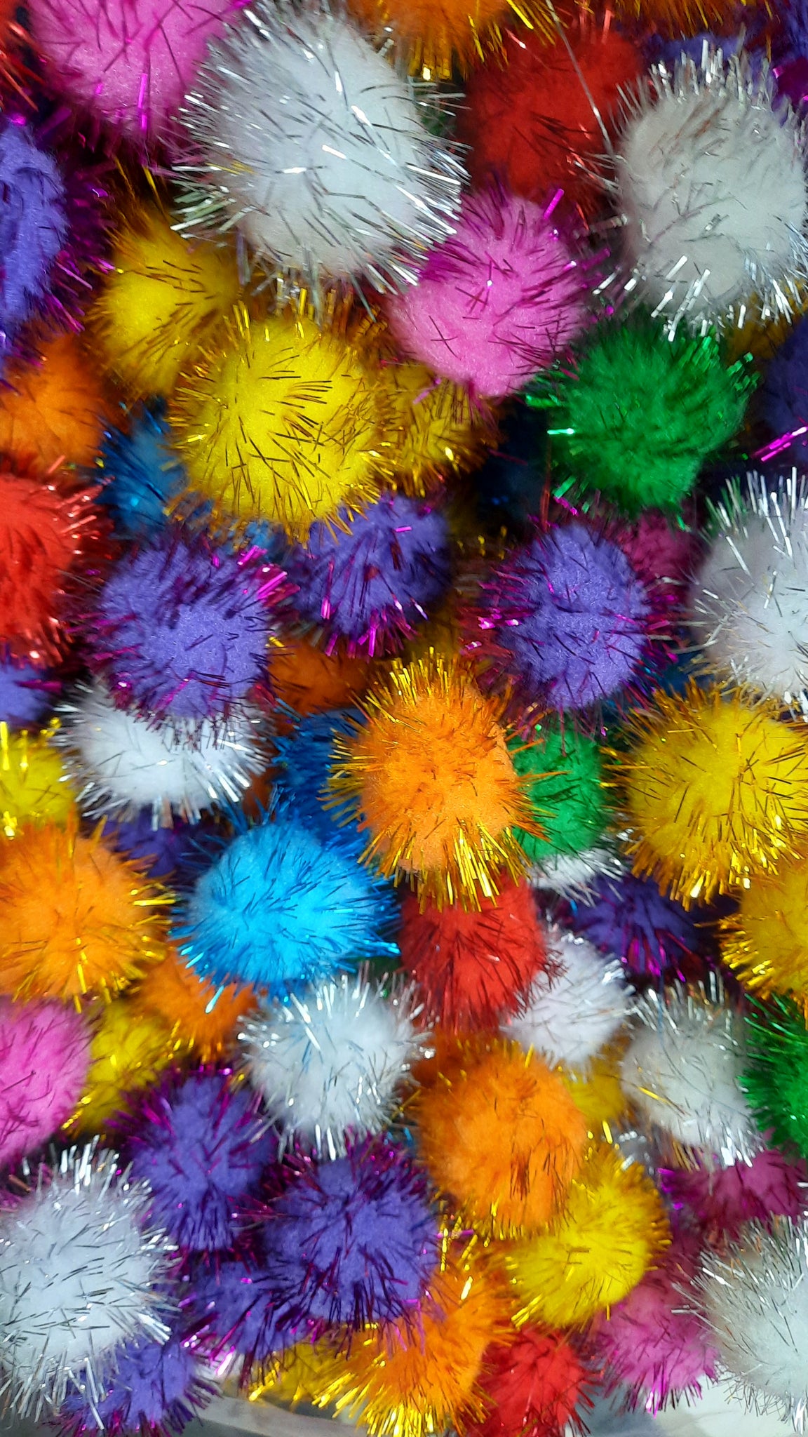 Assorted Glitter Pompom for Keychains and other crafts.Pack of 20 pieces!